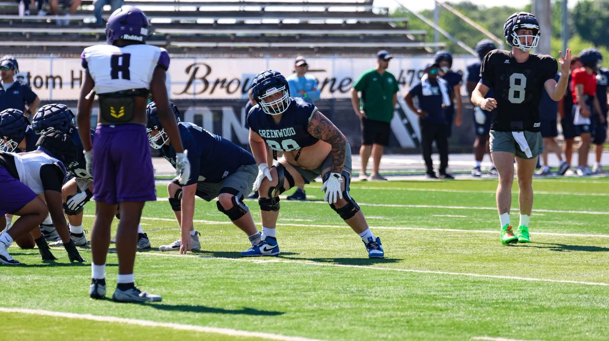 CodyTaylor68's tweet photo. Summer Work…
Senior Season Loading…..
December Grad!!
#TrenchGang 
#SixtyEight #NewPosition
#B2B6AStateChamps #RecruitGreenwood https://t.co/epSmuEFcME