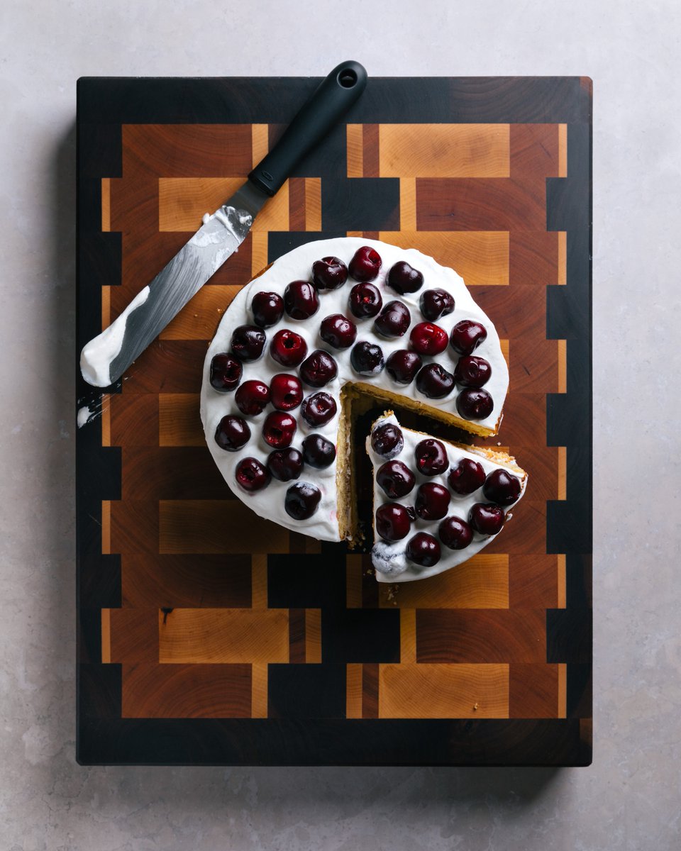 MontanaBlockCo's tweet image. Our boards aren't just for savory foods! Indulge in your next sweet treat by decorating, cutting, and serving with our butchers. Check out our website to see what we have in stock, the link is on our profile!

Quality. Functional. Art.
100% USA Made.

#butcherblock
#cuttingboard
