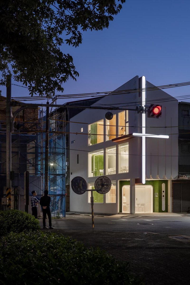 Dawujie Christian Church, Taiwan by Tyarchistudio

Read more: amazingarchitecture.com/church/dawujie…

Tyarchistudio: Dawujie Christian Church sits humbly yet purposefully at a street corner in Tainan’s historic old town.

#amazingarchitecture #Church