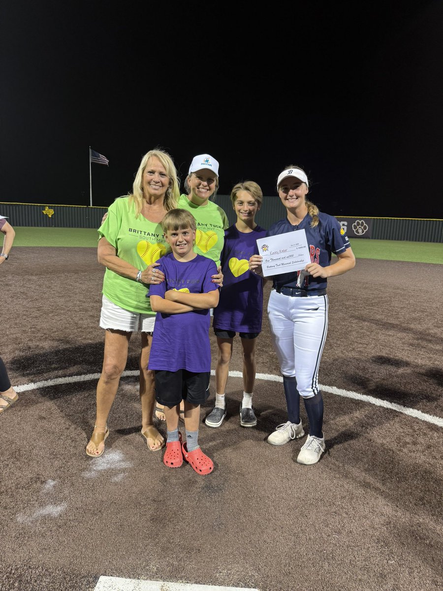 AustinAreaAllS1's tweet image. South winners on the night 
🥎Britany Tuck MVP-Kinley Keller from Davenport 
🥎Golden Glove- Madeline Haun from Smithson Valley
🥎Silver Slugger-Izzy Cruz from New Braunfels 

Great game ladies!!