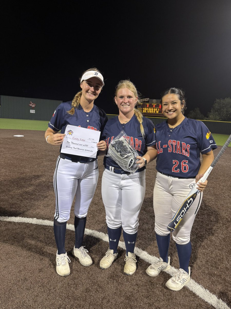 AustinAreaAllS1's tweet image. South winners on the night 
🥎Britany Tuck MVP-Kinley Keller from Davenport 
🥎Golden Glove- Madeline Haun from Smithson Valley
🥎Silver Slugger-Izzy Cruz from New Braunfels 

Great game ladies!!