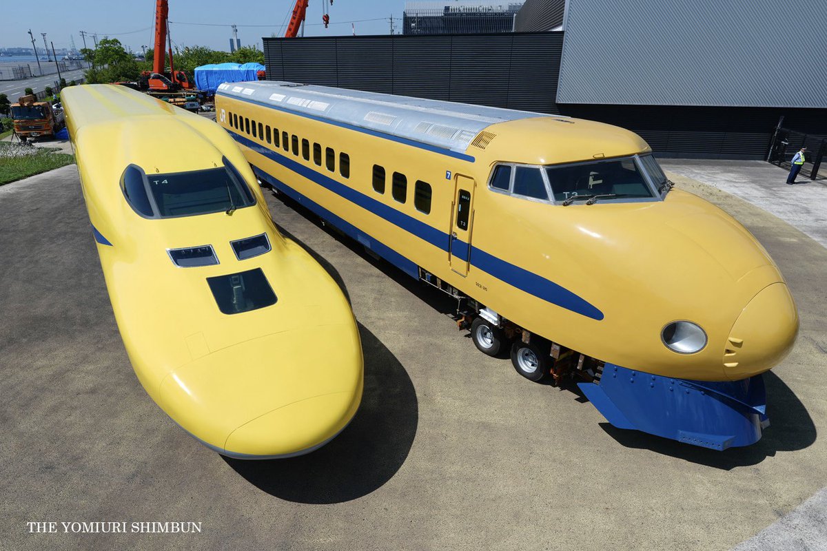 新幹線検査用車両「ドクターイエロー」のT4編成が14日から「リニア・鉄道館（名古屋市港区）」で展示されます。先代のT3編成と並ぶ様子が報道陣に公開されました。(青) #ドクターイエロー #新幹線

関連記事はこちら👇🏻
yomiuri.co.jp/national/20241…