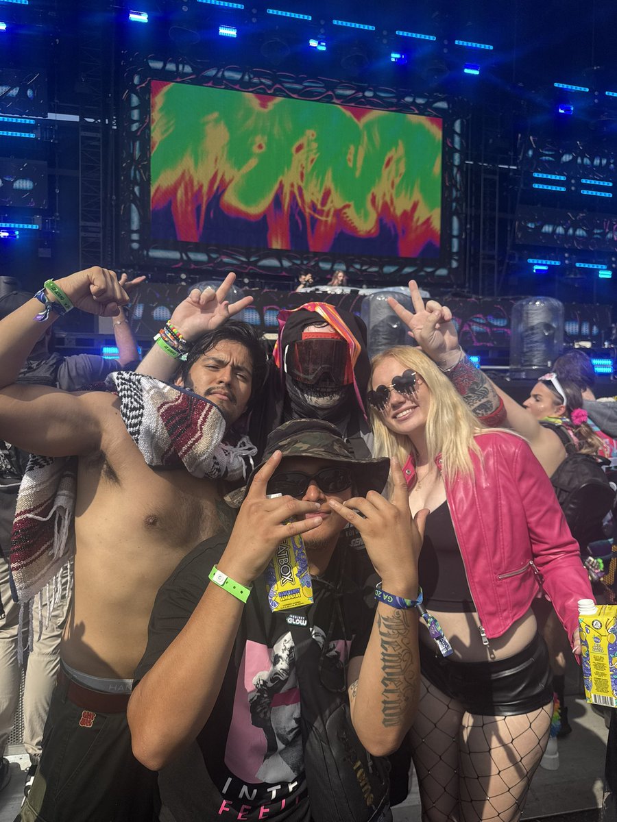 ermjrod's tweet image. #projectglow :)i miss when social media was just being a place to post pics and no one cared now it’s politics and recycled meme clips