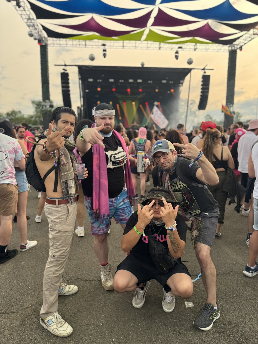 ermjrod's tweet image. #projectglow :)i miss when social media was just being a place to post pics and no one cared now it’s politics and recycled meme clips