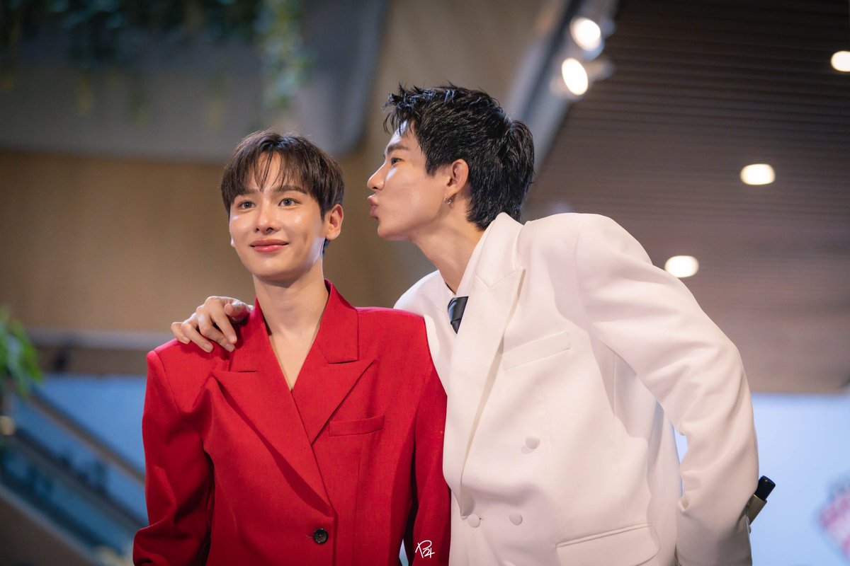 ไม่ใช่ทุกคนที่จะอยู่เป็นคู่จิ้น(คู่จริง(อุ้ย))ในวงการได้นานเกือบ 10 ปี
โดยที่มีงานตลอดทุกปี

#ออฟกัน
