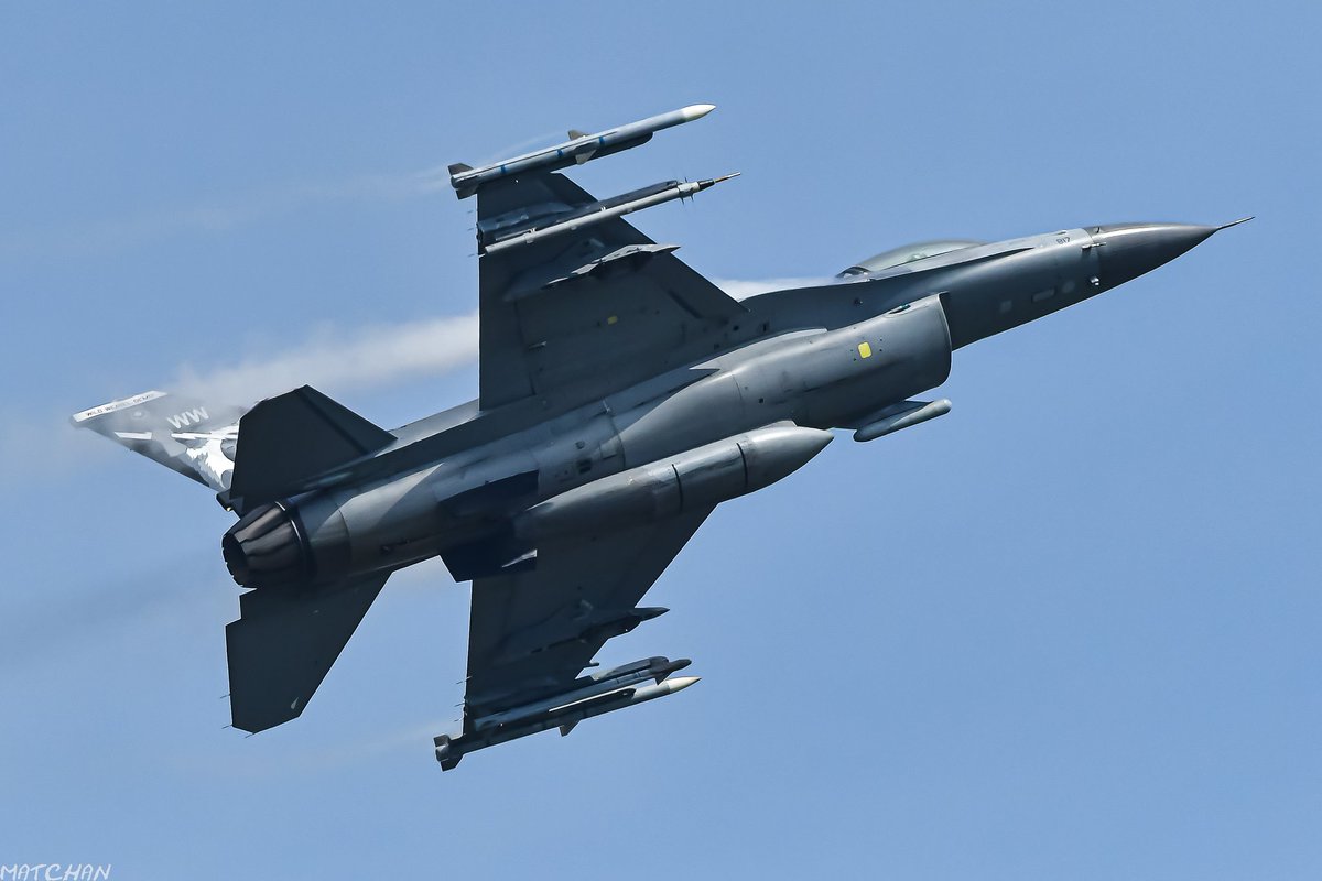 out_onespirit_1's tweet image. デモフライトにローカルに。
黒イタチの思い出を。
折角なので当時の写真を再現像してみた📸
#PACAFViperDemo 
#16貼ろうぜ