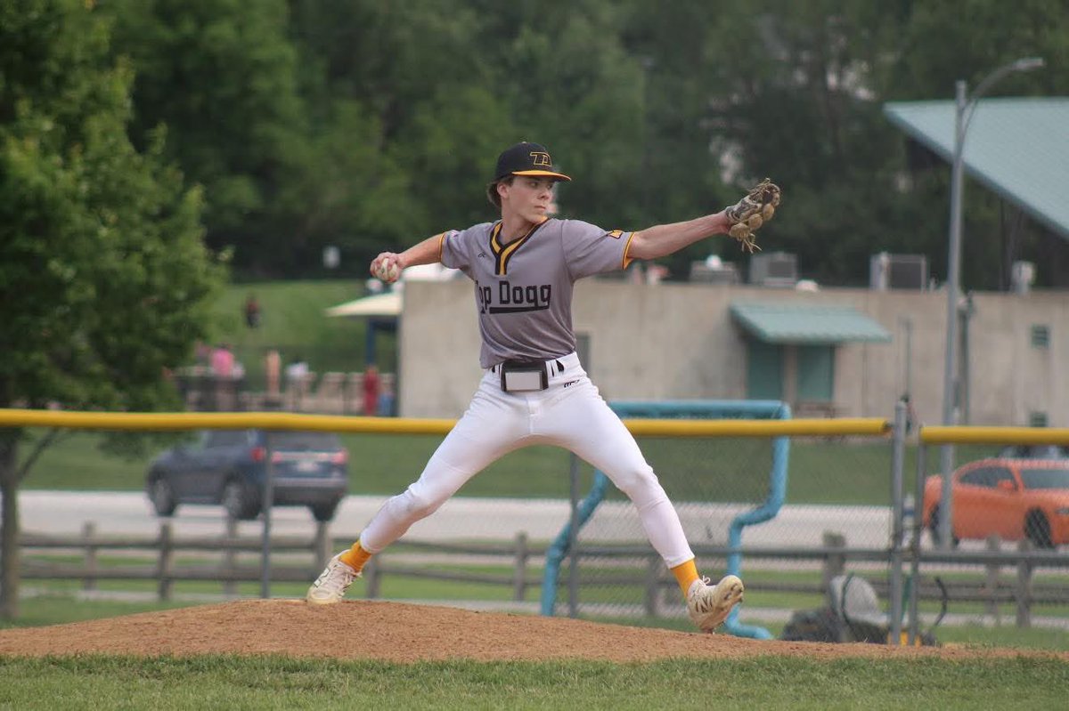 MBATopDogg2029's tweet photo. Congrats to our #17, @JonasStroh on throwing a complete game, no hitter last weekend! 🖤💛 https://t.co/7gPUcJfkpE