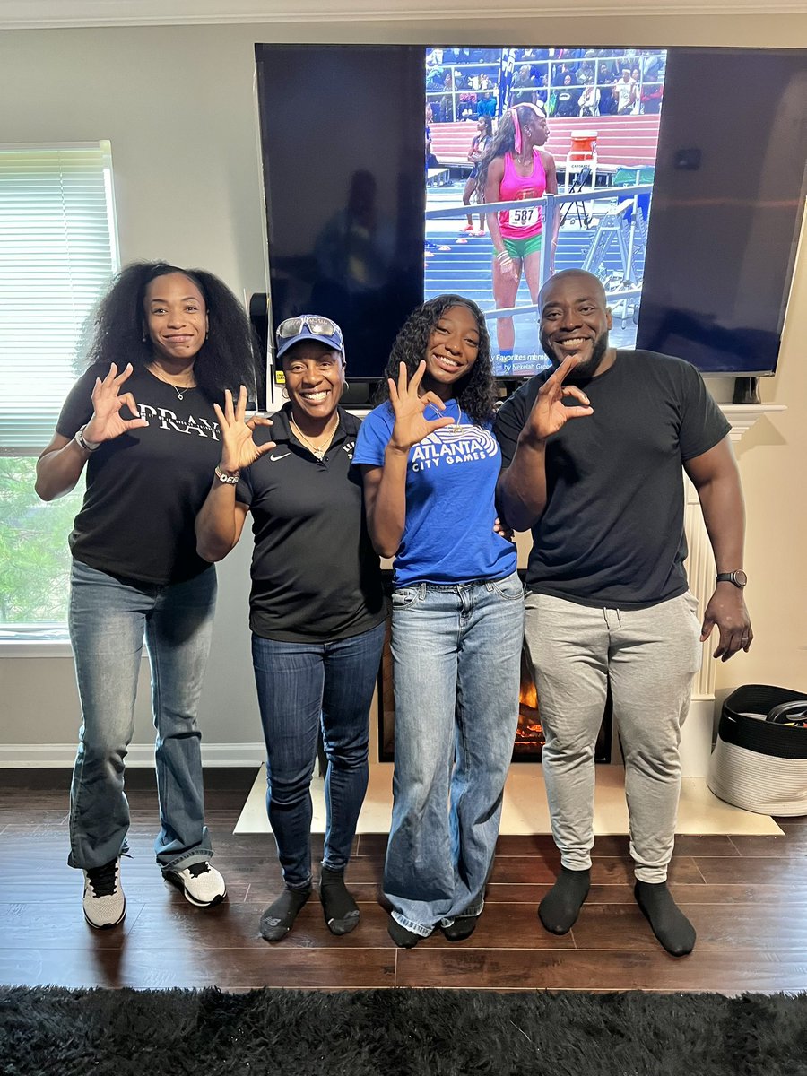 🇺🇸Lailah “Allaroundthetrack” Green (@allaroundthetr1) on Twitter photo Thank you so much🙏🏾 Coach <a href="/fastfergie16/">Debbie Ferguson McKenzie OLY</a> <a href="/KentuckyTrack/">UK Track & Field</a> for taking the time to visit me at my home to discuss furthering my academic & athletic career @ UK💙! #notcommitted #homevisit <a href="/ArcherHS/">Archer High School</a> <a href="/JackrabbitTrack/">JackRabbitTrack</a> #recruitment #blessed #track #uncommitted #classof2026 #goCats? #BBN? Thank you so much🙏🏾 Coach <a href="/fastfergie16/">Debbie Ferguson McKenzie OLY</a> <a href="/KentuckyTrack/">UK Track & Field</a> for taking the time to visit me at my home to discuss furthering my academic & athletic career @ UK💙! #notcommitted #homevisit <a href="/ArcherHS/">Archer High School</a> <a href="/JackrabbitTrack/">JackRabbitTrack</a> #recruitment #blessed #track #uncommitted #classof2026 #goCats? #BBN?