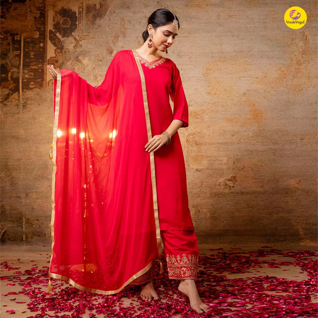 VredeVogel's tweet photo. Sanskari, But Make It Fashion.

💛 Available now in limited stock.

🛒 Shop the link in bio.

for more inquiry: +91 9537207494

#VredeVogel #EthnicElegance #SilkKurtaSet #FestiveFashion #DiwaliOutfit #EthnicWear #StyleWithVredeVogel #FestiveFashion #MaroonMagic #EthnicElegance https://t.co/gw4P9eB17Y