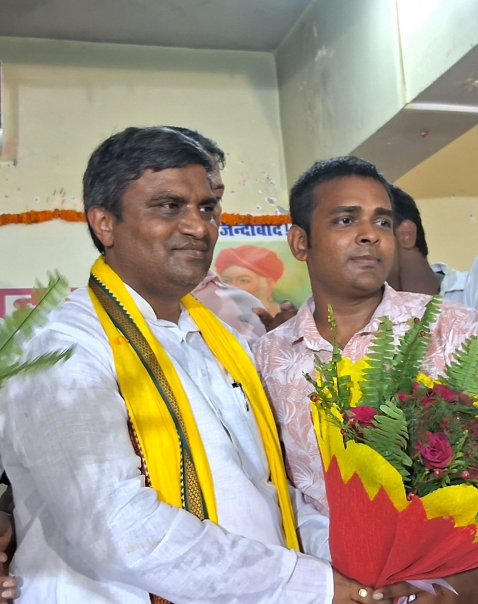 RoushanKumarG11's tweet photo. मिलनसार स्वभाव के धनी, समाज के प्रदेश अध्यक्ष सह मोरवा विधायक @RanvijaysahuRJD भैया को जन्मदिन की हार्दिक बधाई एवं शुभकामनाएं। आपका राजनीतिक और सामाजिक जीवन स्वर्णिम हो। माता शीतला का आशीर्वाद सदैव आप पर बना रहे।
@RJDforIndia @RJD_BiharState @yadavtejashwi @laluprasadrjd https://t.co/lVF7Aofrex
