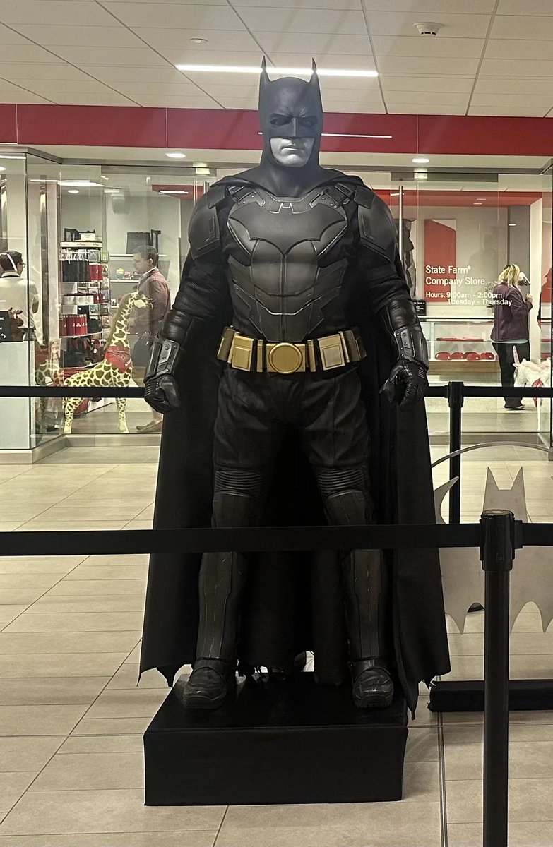 BobTheRatReborn's tweet photo. This is the official state farm Batman suit on display. Its pretty cool tbh. It reuses the body armor from the netflix series Altered Carbon. https://t.co/s3BixSRGG0