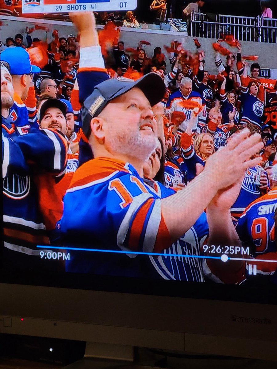 Connor McDavid is not the only legend in the building tonight! #CoachHoggy