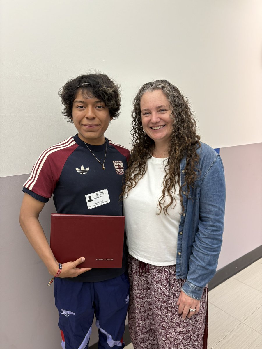 collinsnyc's tweet image. Today’s beauty - HUGE congratulations to my former @NewHeightsACS student Justin who is a @Vassar #collegegraduate. Justin went from failing the 1st test he ever took in my class to getting top honors in #PreCalc and #APCalc in my classes &amp;amp; was a math major in college. #GoJustin