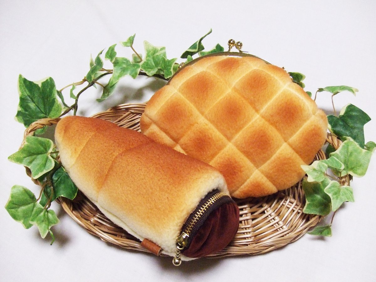 marisan_bakery's tweet photo. 【マリさんベーカリーとは】メロンパンのベレー帽やハート型パイのがまぐちなど、焼き色こんがりな布雑貨を手作りしている２人組です。  
🍀作品画像https://t.co/zyRLoepKEt
🍀インスタhttps://t.co/MILqklTMPb
🍀次回のイベント予定　
　 ７月５・６日【東京】#デザインフェスタ
🍀作品の販売方法 
出店イベントでの対面販売、またはⅩ（Twitter）で毎月末ごろに開催している「マリベリ抽選会」での通信販売となっております。抽選会の参加方法はこちら⇩ 
https://t.co/MIUfztMZNf
#デザ���ェス61 #DF61