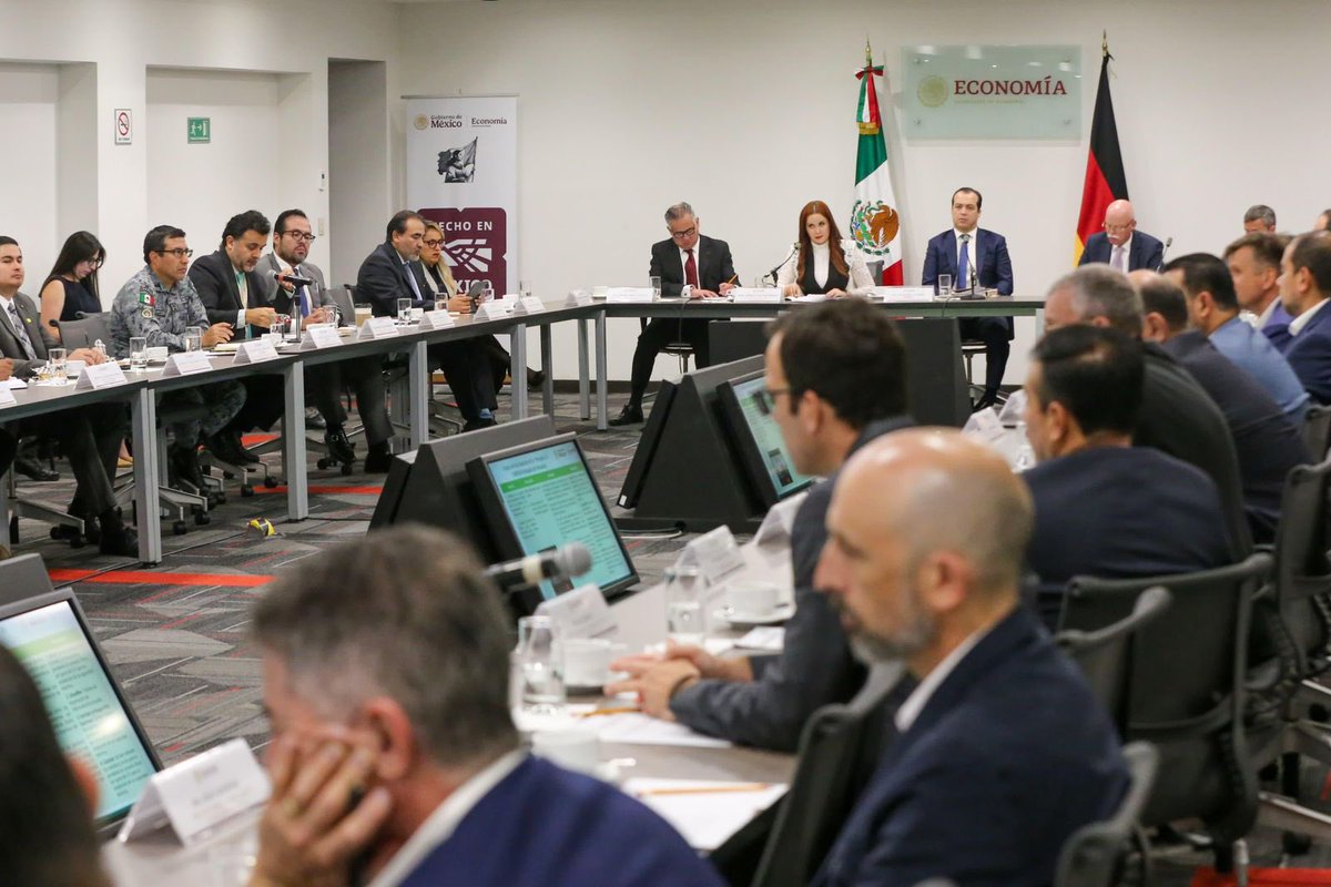 Recibimos a <a href="/AHKMexikoCAMEXA/">AHK Mexiko | CAMEXA</a> en Economía para fortalecer lazos con las empresas alemanas. En 2024, 🇩🇪 fue el 3er mayor inversionista en 🇲🇽, con 3 mil 788 mdd. La inversión de las empresas alemanas en nuestro país demuestra la confianza y el potencial de México, y nuestro futuro