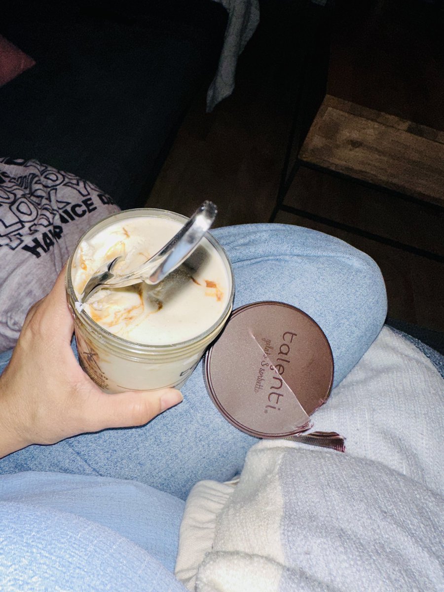 IrlenneL's tweet photo. Just fought a @TalentiGelato ice-cream jar like it owed me money, 
stabbed myself, cursed in three languages, considered calling 911 -on the ice cream. Only to discover it tastes like someone whispered “vanilla” into skim milk and froze the disappointment.   Wth Talenti! https://t.co/wYi7CsPmc5