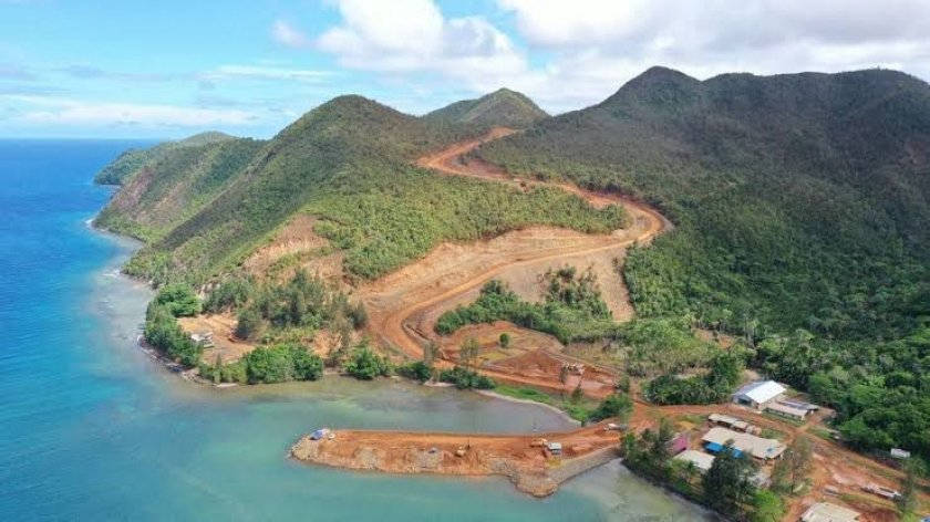 Kenapa sih suka banget rusakin alam? Hutan adat jadi sawit, pusat warisan hayati dunia  jadi tambang nikel.

Siapa yang sebenernya untung dari sini? Kenapa mereka tega? Untuk apa? Gaada cara lainkah?