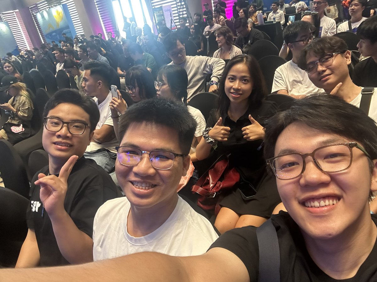 minhbear_sol's tweet image. We are here