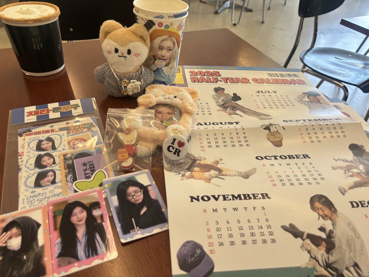 ReiNa011112's tweet photo. 우리 채령이 생일 축하해요! 🎂💖
아이처럼 웃는 모습이 세상 젤 예뻐
올해도 행복한 일만 가득하길 바라~
늘 고맙고, 많이 사랑해요 💕🦊

#방과후_채리_문방구 #ITZY #있지 #CHAERYEONG #채령 https://t.co/5rUTJrlPmi