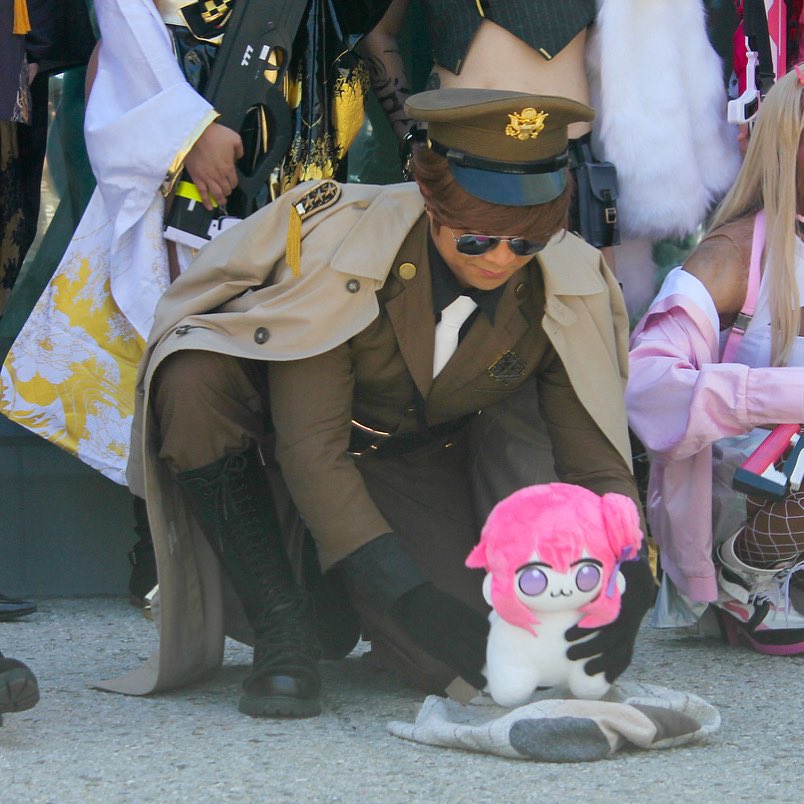 The Commander protecting the most important thing at the Nikke Cosplay Gathering
