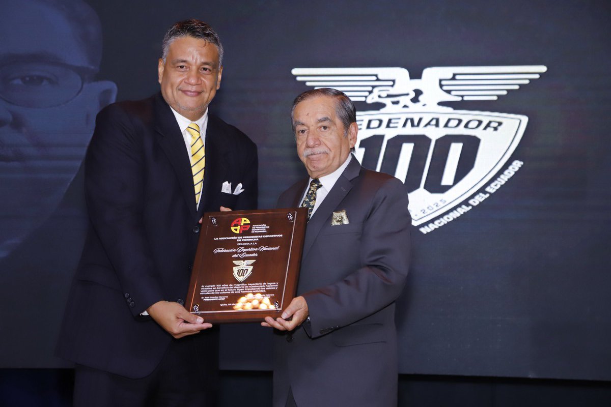 Instituciones del país entregaron reconocimientos a Fedenador por sus 100 años de trayectoria, liderazgo y aporte al deporte ecuatoriano.
#ReconocimientoInstitucional #CentenarioFedenador