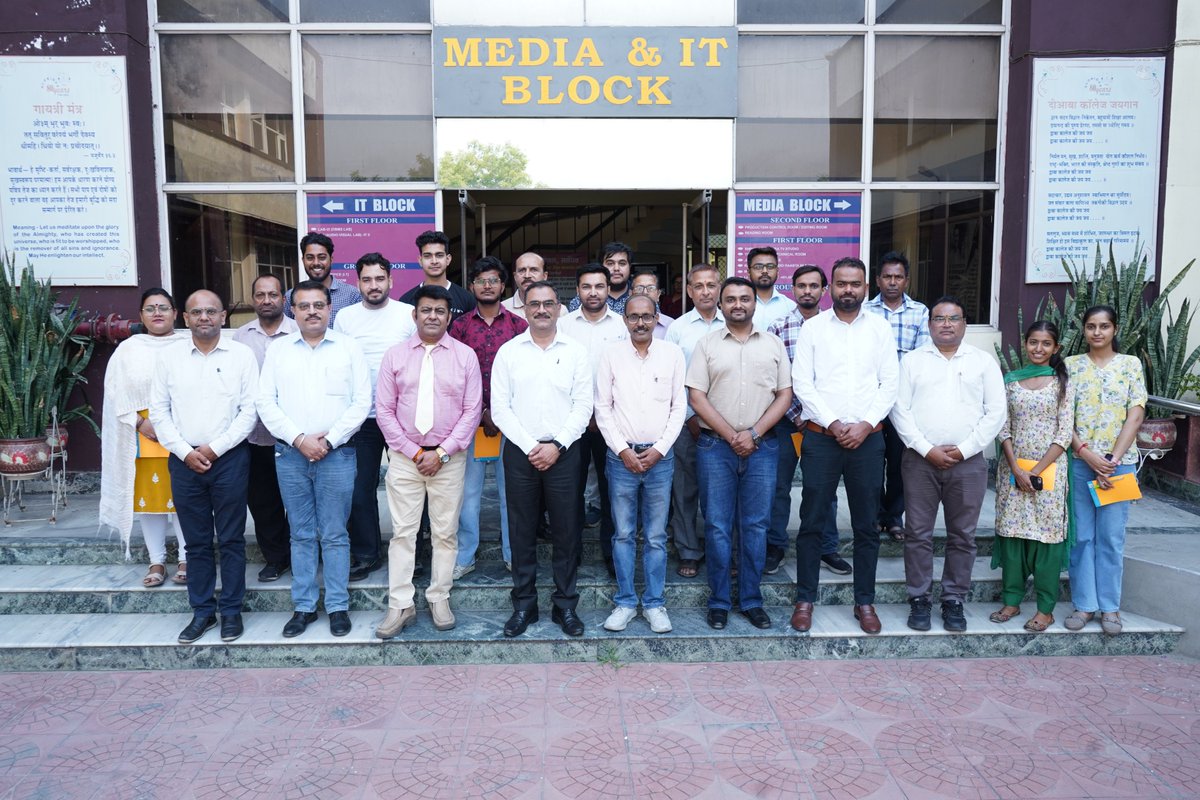 dcj_official's tweet image. #IQAC #DoabaCollegeJalandhar organized #CapacityBuildingProgram for non-teaching staff members to enhance their #professionalskills &amp;amp; efficiency in #publicdealing. 
#SkillDevelopment #PublicDealing #StaffTraining #EmployeeDevelopment #JalandharEvents #PrincipalPardeepBhandar