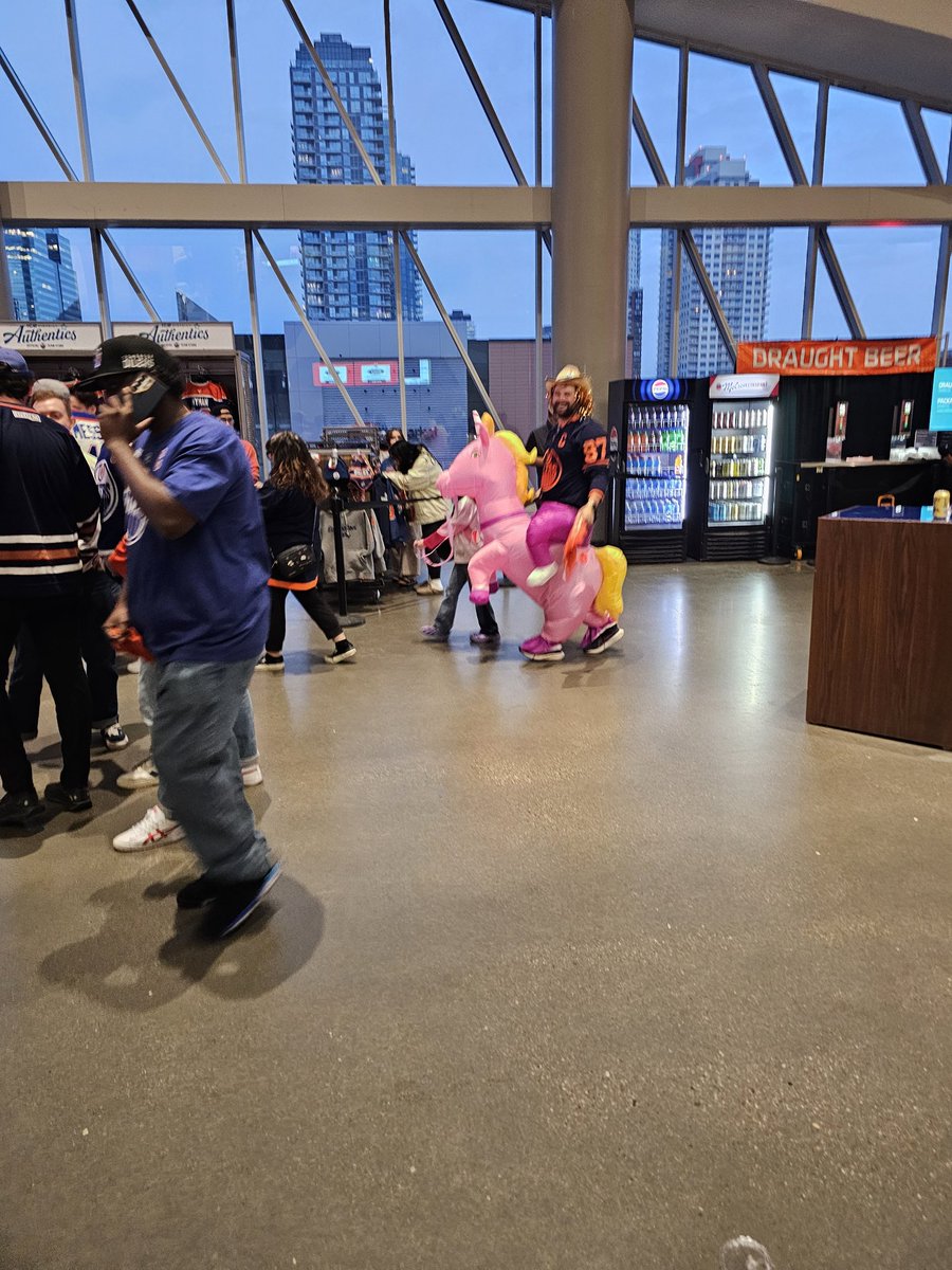 Kyler_K's tweet photo. PINK PONY CLUB! https://t.co/IWLWtwzEbn