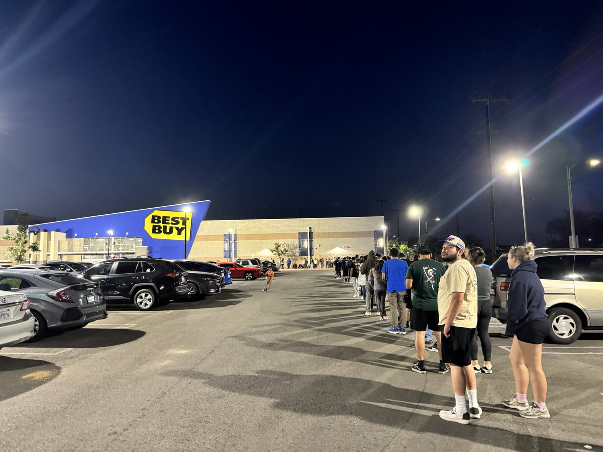 MattGroup1's tweet photo. Such is tradition for a console launch. #NintendoSwitch2 https://t.co/2WMUXobb6p