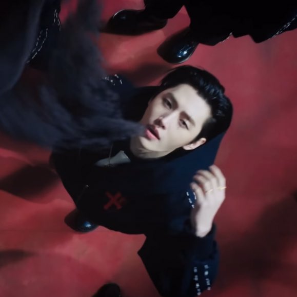 nics 𝜗𝜚 tweet media