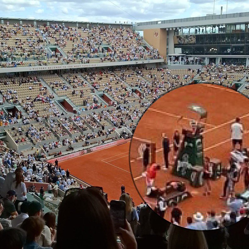 LeonhardHahn's tweet photo. La stupidità di tal @raghavv_01 nel diffondere foto di uno #Chatrier semivuoto a suo dire durante il match #Sinner vs #Bublik: «La gente si annoia a morte col tennis del n.1!»
Ma in campo non c’è la maglia verde del
no.1 bensì rosse e bianche!
A cosa li ha ridotti #Jannik! 😂