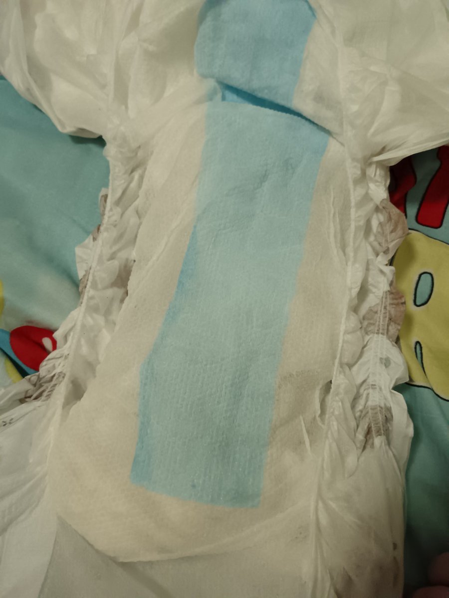 放假把尿布尿的满满的