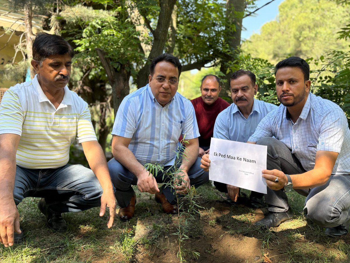 A tiny sapling planted today, a mighty tree tomorrow

On the eve of #WorldEnvironmentDay, CEO Doda launched EkPedMaaKeNaam2.0 by planted a sapling @HSSGhat as a small step towards a greener, more sustainable future. Every act counts. 
# EkPedMaaKeNaam2.0

#CollectiveAction
