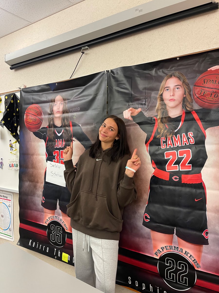 lisa_onlygirl's tweet photo. Selfie Station Throw Back banners are set up &amp; ready. Stop by the LC @CamasHighSchool  and be a part of the #SplashSister history. #frosh @ThompsonKeirra @PapermakersArmy @PapermakerFB https://t.co/Djs8Yn6SDh