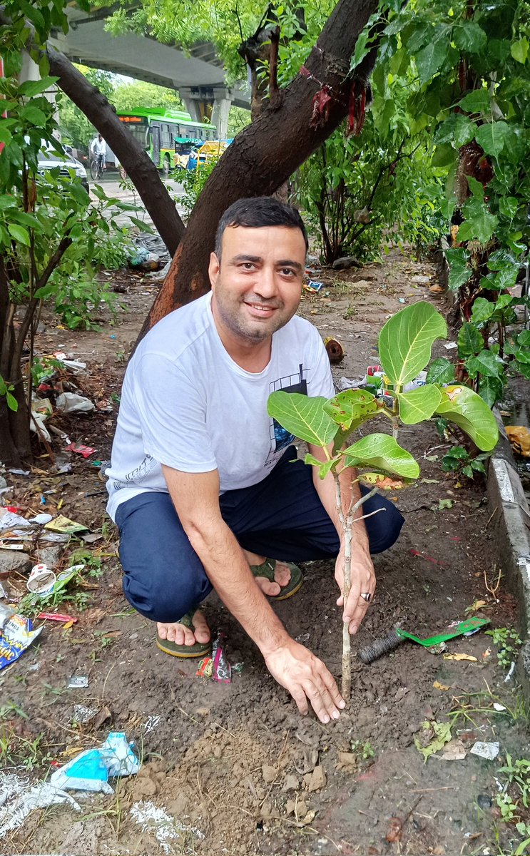 GauravChandna_'s tweet photo. Every Day is #EnvironmentDay #EachonePlantone #GoGreen #TiredEarth #WorldEnvironmentDay2025
The following friends are truly inspiring and working for a better and green future.
@kohli_anju
@RebeccaH2030 
@kavitaashok1969 
@kapil_saytrees 
@taxmanhelp247 https://t.co/NSbfXibOYz