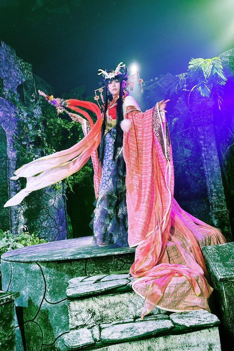 「我が寵愛の栄に浴するがいい」
　　　　　　　──妖姫・照君臨──

衣装協力 <a href="/ryoufu_hyouu/">クロシオ</a>
武器制作 <a href="/siegfried174/">ジークフリート@新規依頼／お見積もり一時休止中</a>
写真撮影 <a href="/chienenemoe/">Haoto</a> 

#東離劍遊紀 #照君臨 #七殺天凌
#ThunderboltFantasy #サンファン