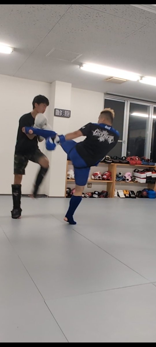 STERADA11's tweet photo. 永田裕志になりたくて
キックボクシング始めて
6/3で丸一年経過しました🫡🥊
青いコスチュームは私のトレードマークです✨

#永田裕志
#njpw
#新日本プロレス
#キックボクシング
#ニールキック
#浴びせ蹴り
#胴回し回転蹴り
#大車輪キック https://t.co/dq11d75qJG