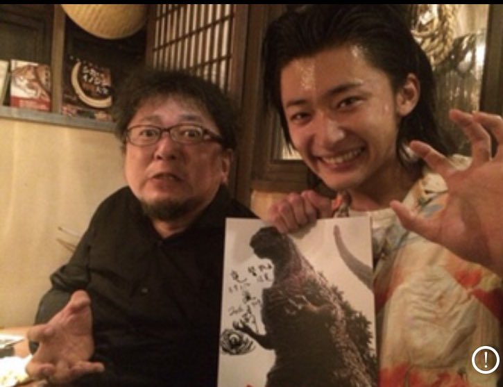 ryu_ryzero's tweet image. 庵野さんではないけどシンゴジラ観に新宿行ったら普通に歩いてらっしゃって、同席してた友達が樋口さんとお友達で写真まで撮って頂いた事がある。

お二人とも結構ラフなお方なんだろうなと。