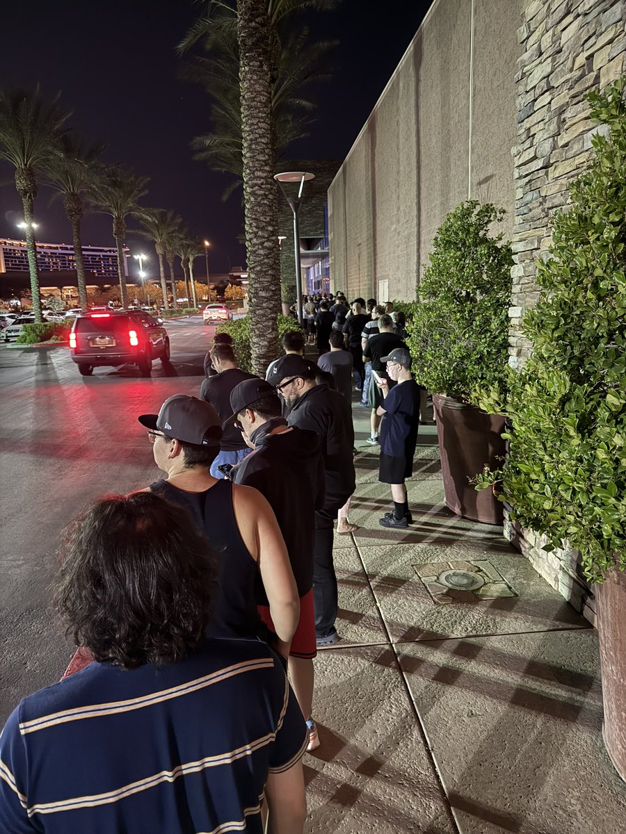 In the preorder line at my local Best Buy for my Switch 2 and I’m still this far back. The line for people without preorders on the opposite side wraps the building lmao