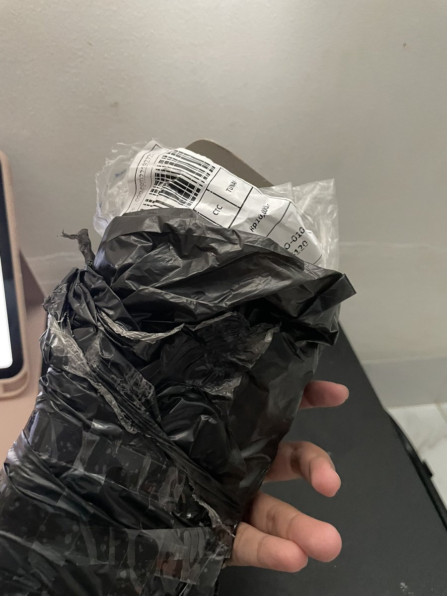 zhndaf's tweet photo. HELP RT GUYS
PENIPUAN an Anggita Setya Rani
Modus jual Ipad second dom bogor, mau cod atau kirim tapi DP dulu, setelah itu barangnya zonk, nilep uang DP
gua 
kenal di tiktok dan lanjut ke WA ini Rek nya  Sea Bank 901349350792 cek rekening dia bersih ternyata yang ga bersih https://t.co/B9canwSUvz