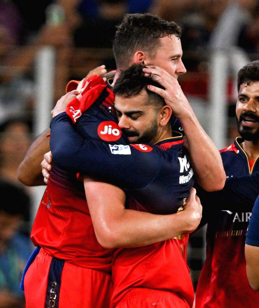 Throughout the season we got so many wicket celebration photos of Josh and Kohli but this one after IPL win is my favourite.

He was so emotional ❤️🥺