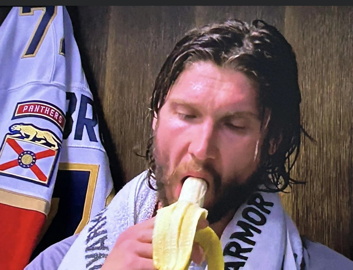 Empiyahbee's tweet photo. Sensible bites my guy come on! You wouldn’t wanna choke #LetsGoOilers https://t.co/jrs5RqJVdM