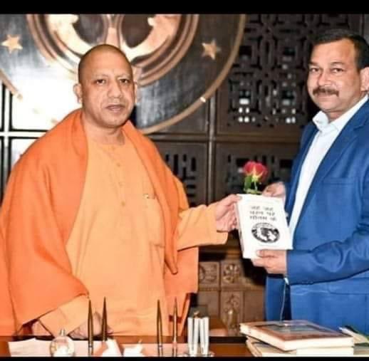 dilipmedia's tweet photo. उत्तर प्रदेश के माननीय मुख्यमंत्री श्री @myogiadityanath जी को जन्मदिन की अनन्त बधाई एवं शुभकामनाएं।
आपके नेतृत्व में उत्तर प्रदेश विकास के नए कीर्तिमान स्थापित कर रहा है। 
मां पीतांबरा आपको उत्तम स्वास्थ्य एवं दीर्घायु जीवन प्रदान करें, यही कामना करता हूं। https://t.co/D2j1H2dOtc