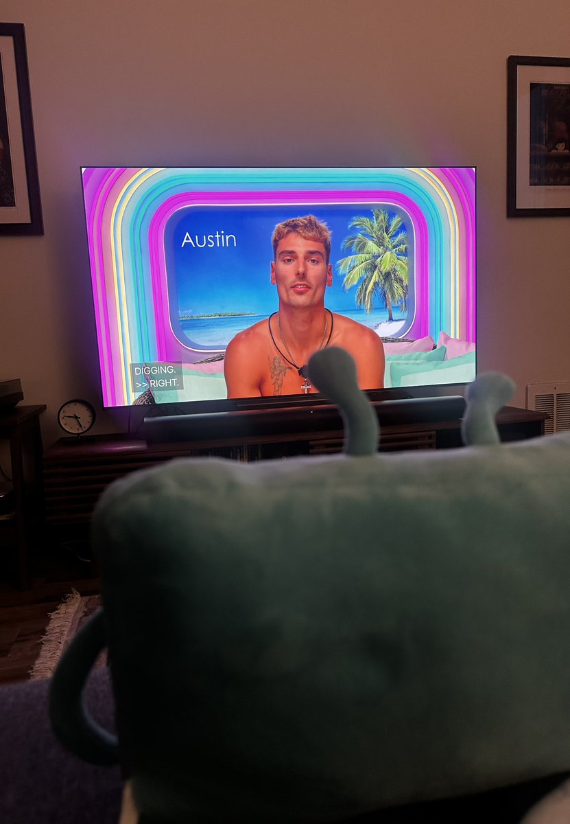 a new bombshell has entered the villa… #LoveIslandUSA