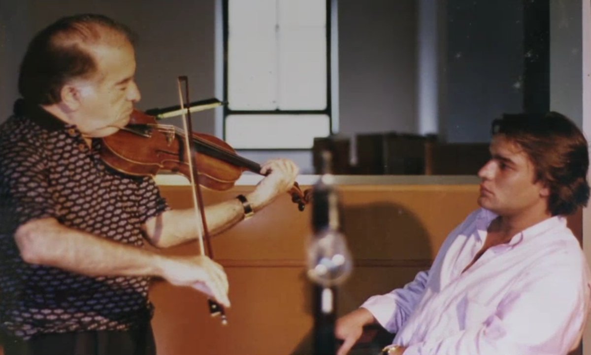 Aquesta setmana al #TallerLutier3Cat, la influència del violinista Ruggiero Ricci sobre el lutier David Bagué, l'harmònium mediòfon de l'orguener David Iglesias, i les curiositats del "manxaire" Jaume Ayats. 
Dissabte, de 10 a 11 del matí, ho trobareu a l'antena de CatMúsica!