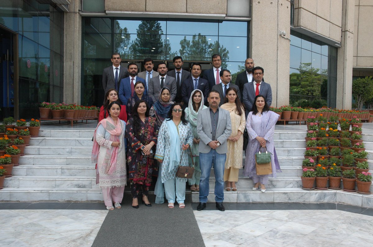 ogdclofficial's tweet image. OGDCL hosted the officers of the 43rd Mid-Career Management Course from #NIPA. The Inland Study Tour provided valuable opportunity for civil servants to gain insights into strategic operations, national contributions and energy sector challenges managed by #OGDCL.