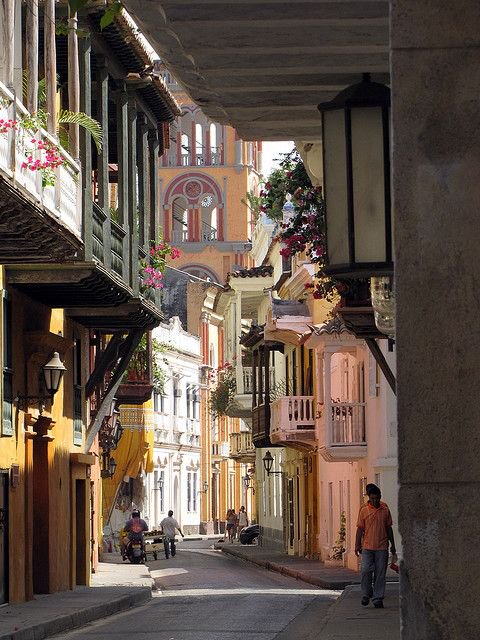 Vamos a caminar por las calles de Cartagena de Indias. #ColombiaMagnífica 

Foto de Fernando Caro