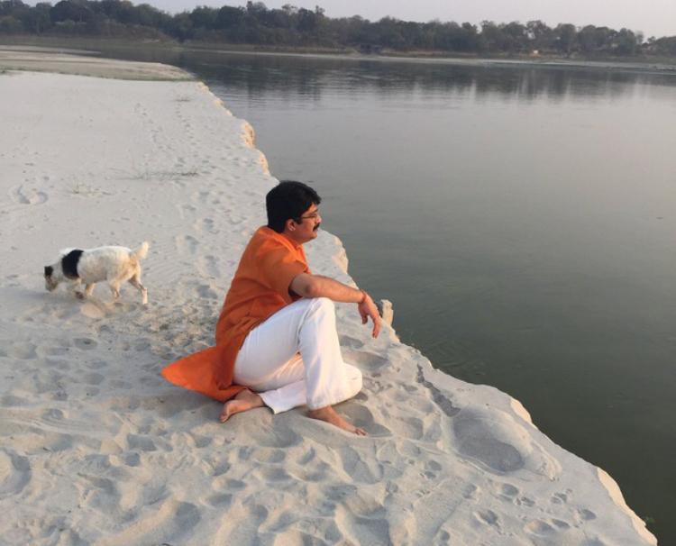 गंग सकल मुद मंगल मूला ।
सब सुख करनि हरनि सब सूला ॥

आज वो सौभाग्यशाली दिन है जब पतितपावनी मां गंगा धरती के सभी प्राणियों का उद्धार करने के लिए स्वर्ग से भूलोक पर आयी थीं, सभी सनातनियों को गंगा दशहरा की अनंत मंगलकामनायें 🙏🏼