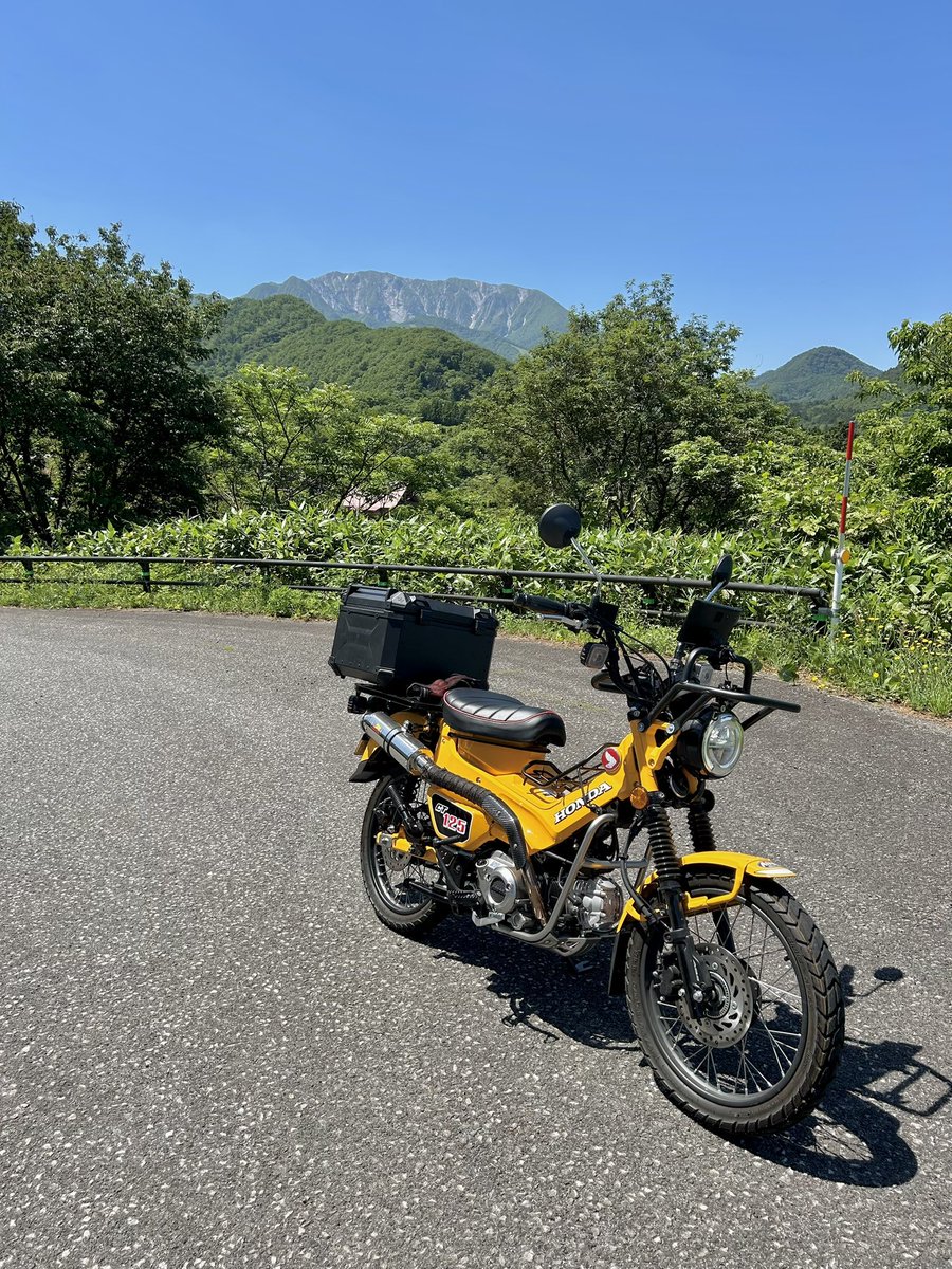 mw5ewSu4lDWKUt4's tweet image. 大山に寄ってから中山温泉の所に有るラーメン🍜さくらまで行って来ました〜☀️🍜👍

#ハンターカブ
#CT125
#ラーメン