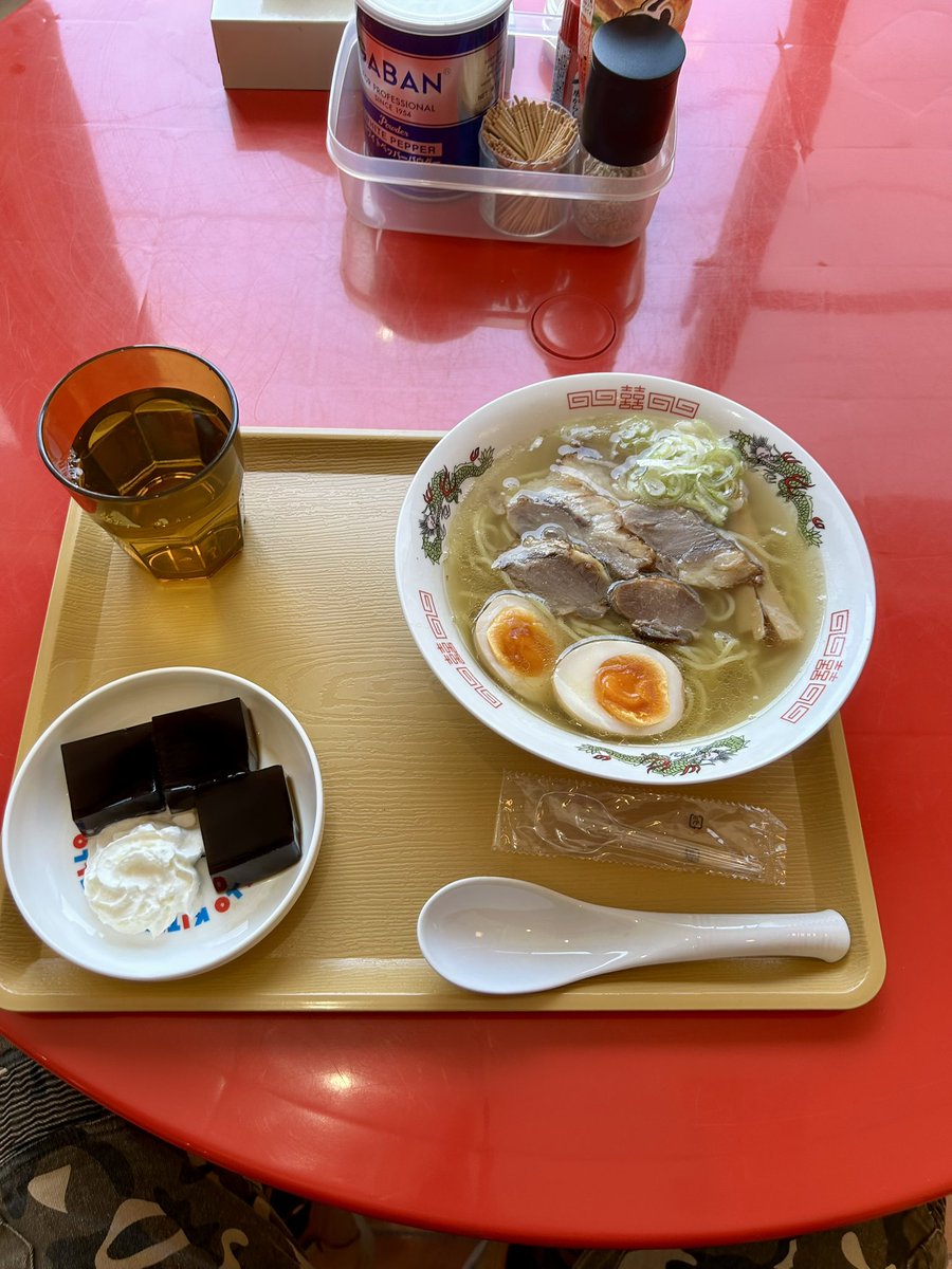 mw5ewSu4lDWKUt4's tweet image. 大山に寄ってから中山温泉の所に有るラーメン🍜さくらまで行って来ました〜☀️🍜👍

#ハンターカブ
#CT125
#ラーメン