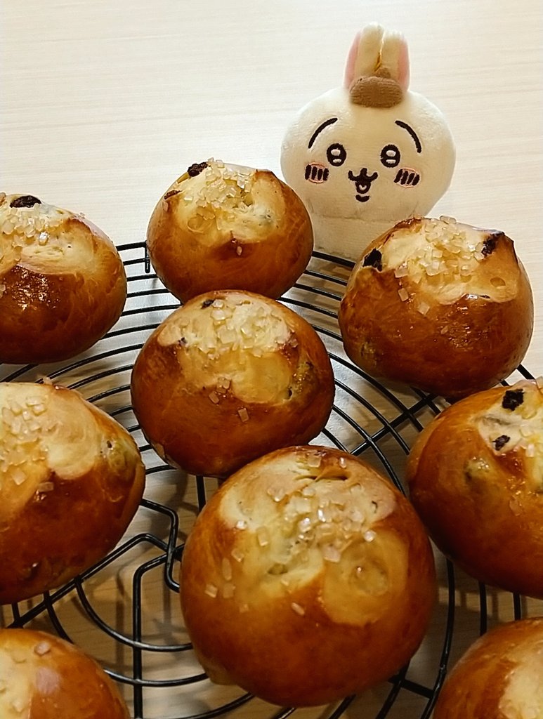 久しぶりに投稿しましたf(^_^;)
ちい活やかわいいもの、美味しいもののポスト等を楽しく見ています✨
今日はレーズンパンを作りました(*^^*)
レーズンはMAXでどのくらいの量入れられるかな・・？入れすぎると膨らまなくなっちゃうし・・なんて考え始めてます(；・ω・)
#パン作り